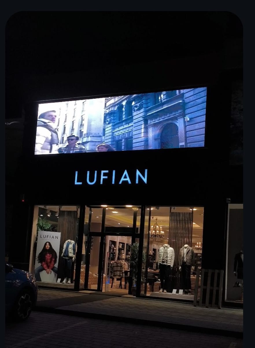 [Alışveriş merkezi dış cephe LED uygulaması]